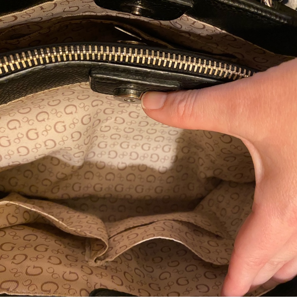 GUESS handbag - Picture 4 of 5